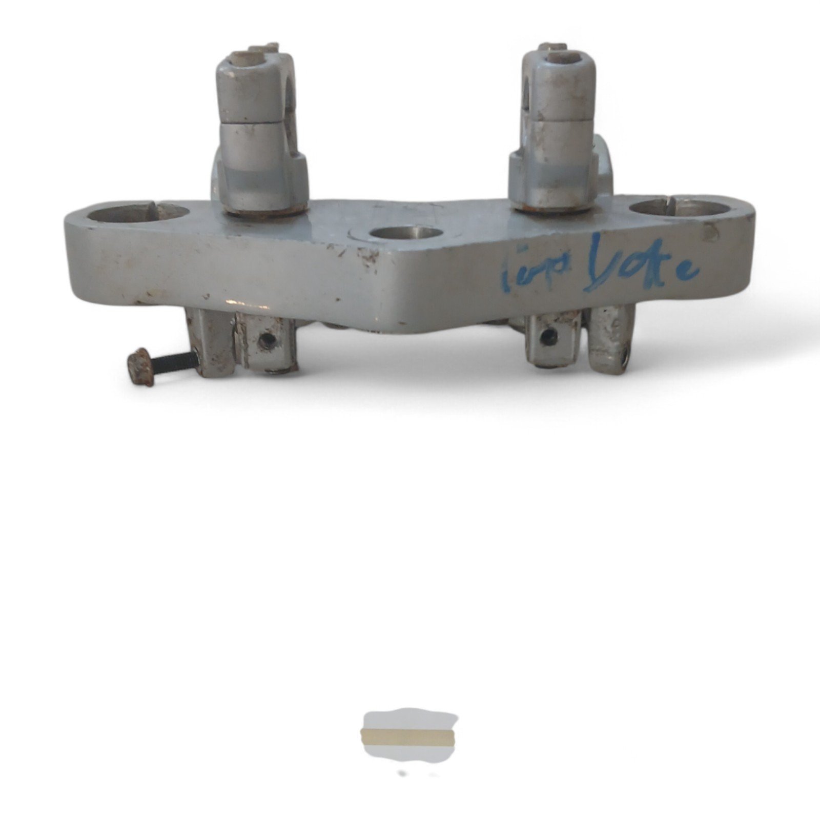 11214_2028129-Photoroom.jpg SYM Husky 125 1995-1999 Top Yoke – Upper Triple Clamp Steering Bracket OEM - Image 1