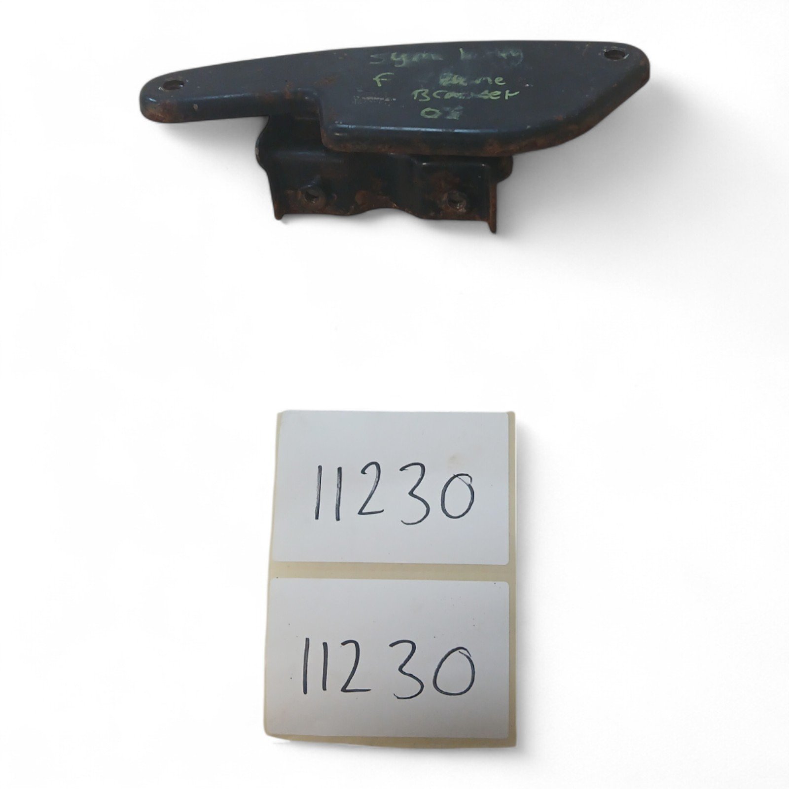 11230_2028129-Photoroom.jpg SYM Husky 125 1995-1999 Front Right Fairing Bracket OEM - Image 1