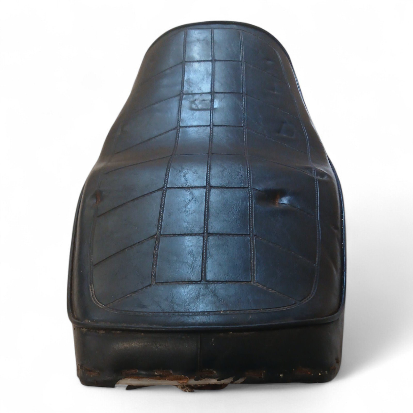 11746_2028129-Photoroom.jpg Kawasaki KZ550 GPZ 550 1982-1983 Seat OEM - Image 1