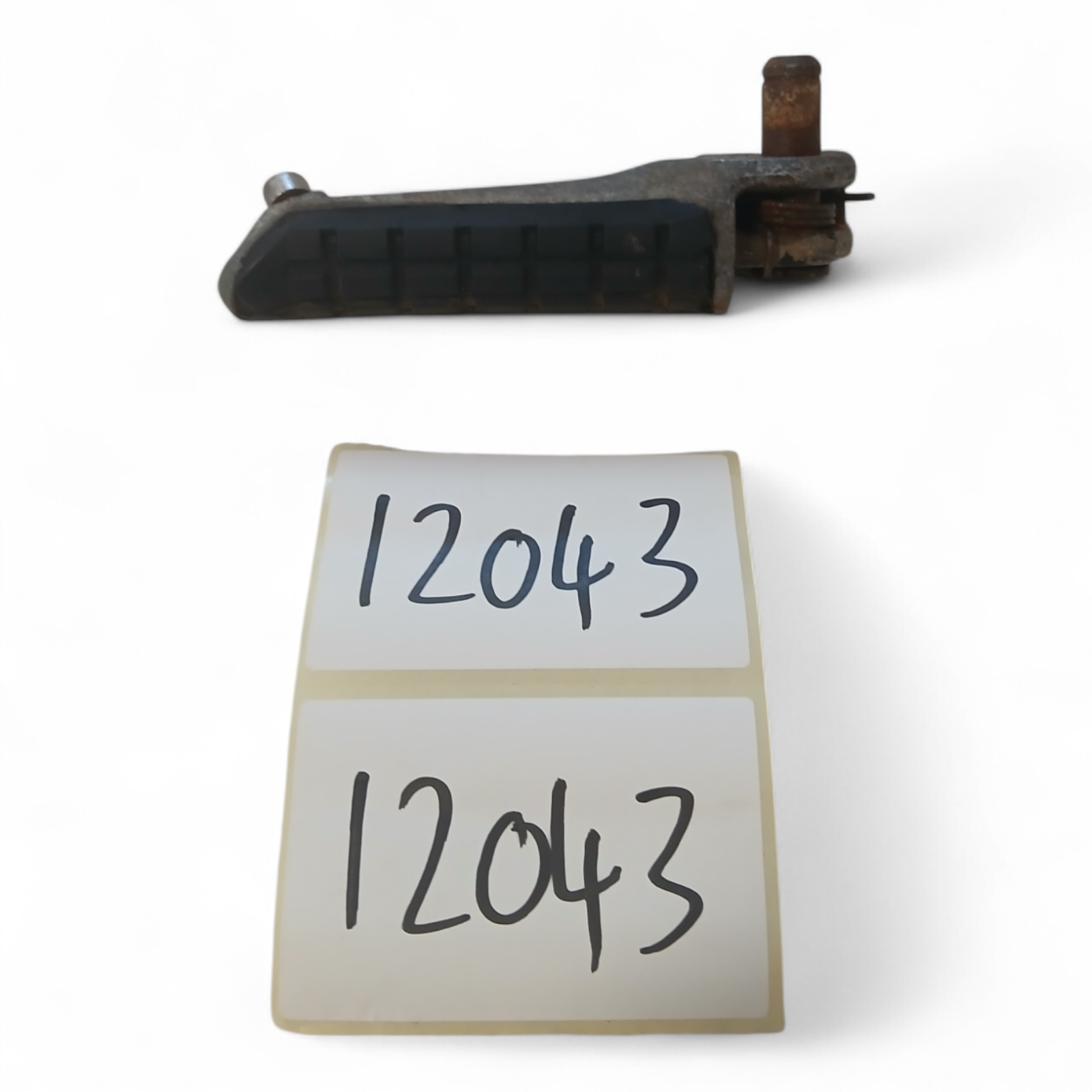 12043_2028129-Photoroom.png Kawasaki ZX6R 600 1995 Right Side Footrest Peg OEM - Image 1