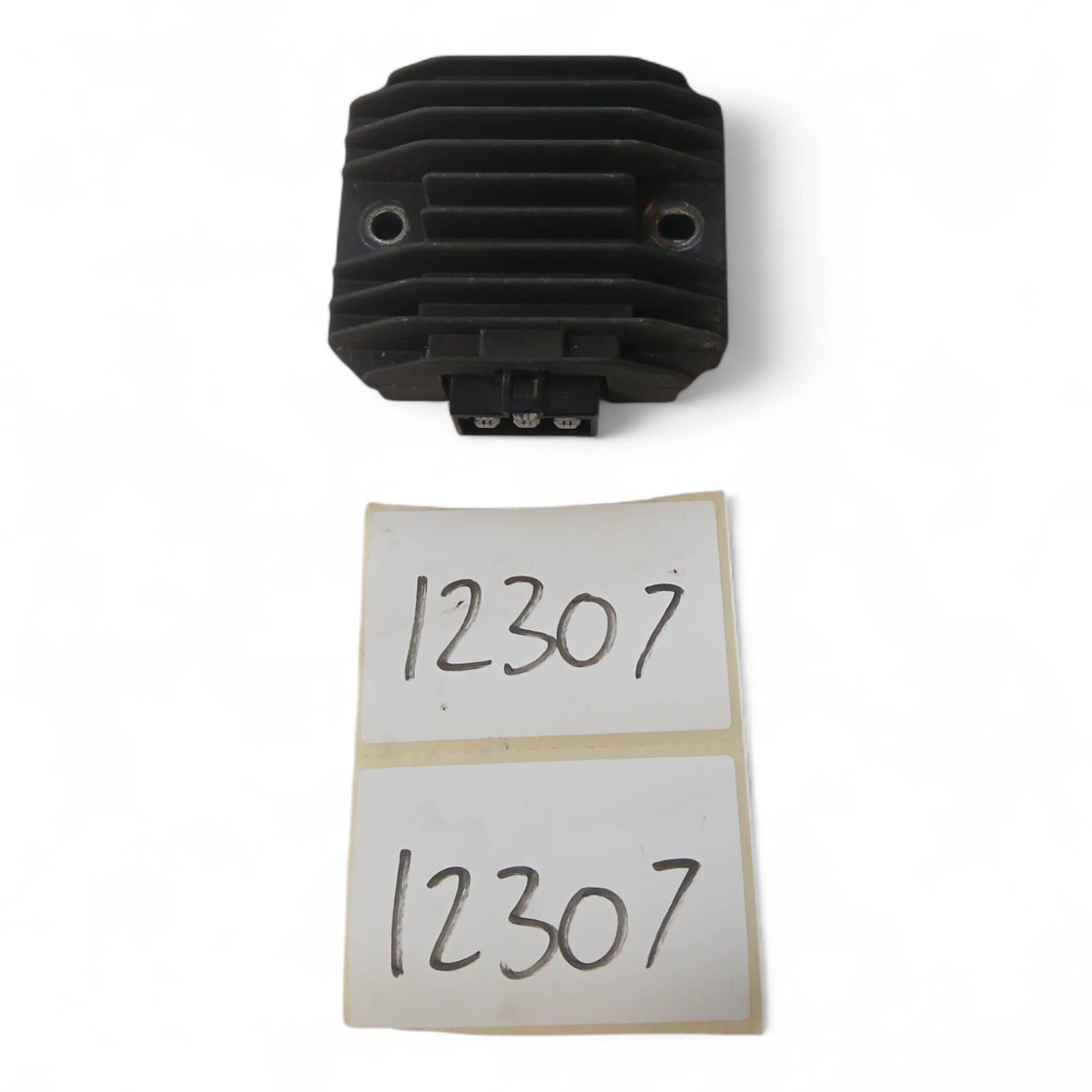 12307_2028129-Photoroom.png Yamaha YZFR6 600 1999-2002 Rectifier OEM - Image 1