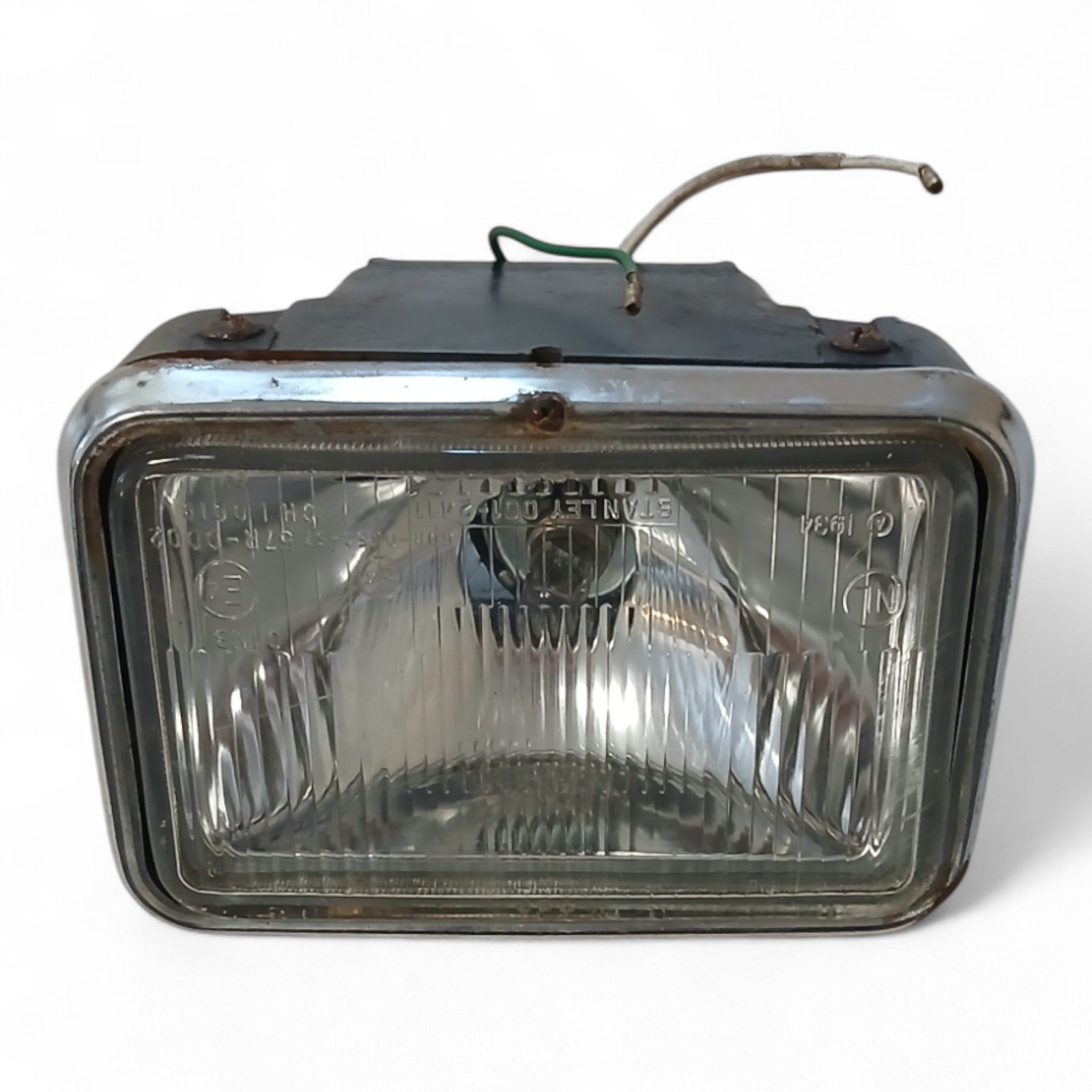 12568_2028129-Photoroom.jpg Yamaha XS400R 400 1982-1983 Headlight Stanley 001-2411 OEM - Image 1