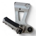 Suzuki GSX-R 1100 1100 1992 Rear Right Passenger Footpeg and Bracket OEM 97201 - Image 4