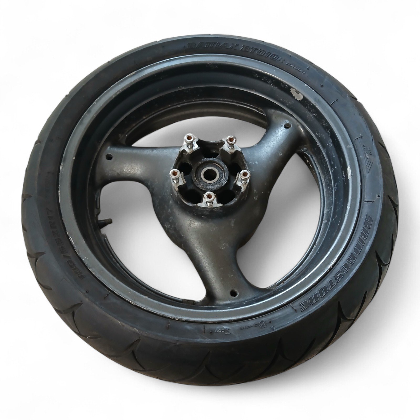 13106_2028129-Photoroom.jpg Suzuki GSX-R 1100 1100 1993-1998 Rear Wheel - 180/55ZR17 Rim and Tyre Size - Three Spoke OEM - Image 1