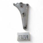 Honda CB 125 T 125 1977-1986 Left Foot Rest/Peg Bracket OEM 399-L - Image 4