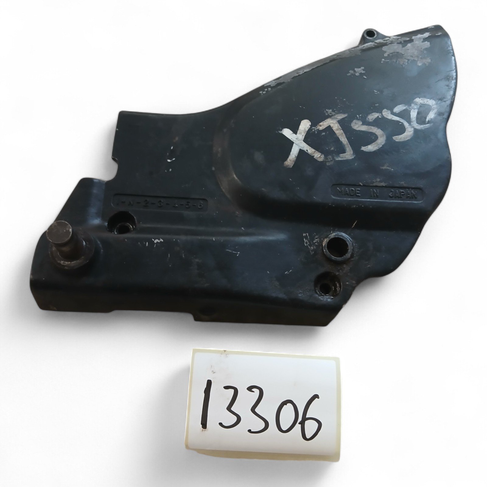 13306_2028129-Photoroom.jpg Yamaha XJ 550 550 1981 Engine Sprocket Cover OEM 4V800 - Image 1