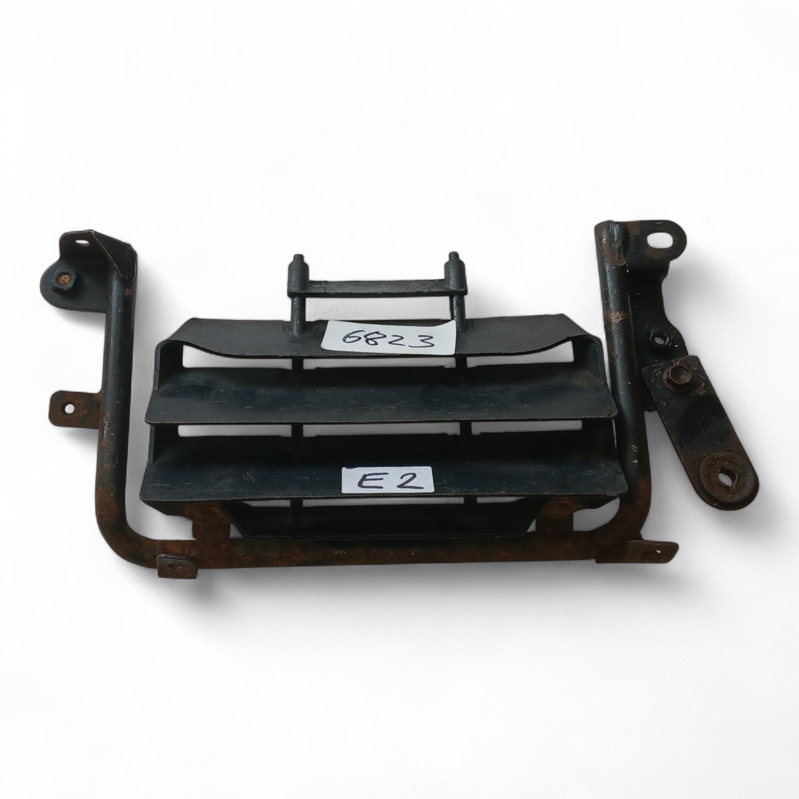 6823_2028129.jpg Yamaha DT125R DT 125 R 125cc 1980s 2 Stroke oil tank bracket+plastic grill straight OEM - Image 1