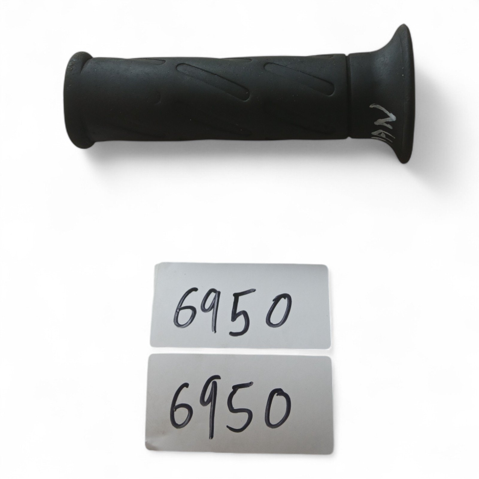 6950_2028129.jpg Suzuki Burgman 125 2003 Handle Bar Grip OEM - Image 1