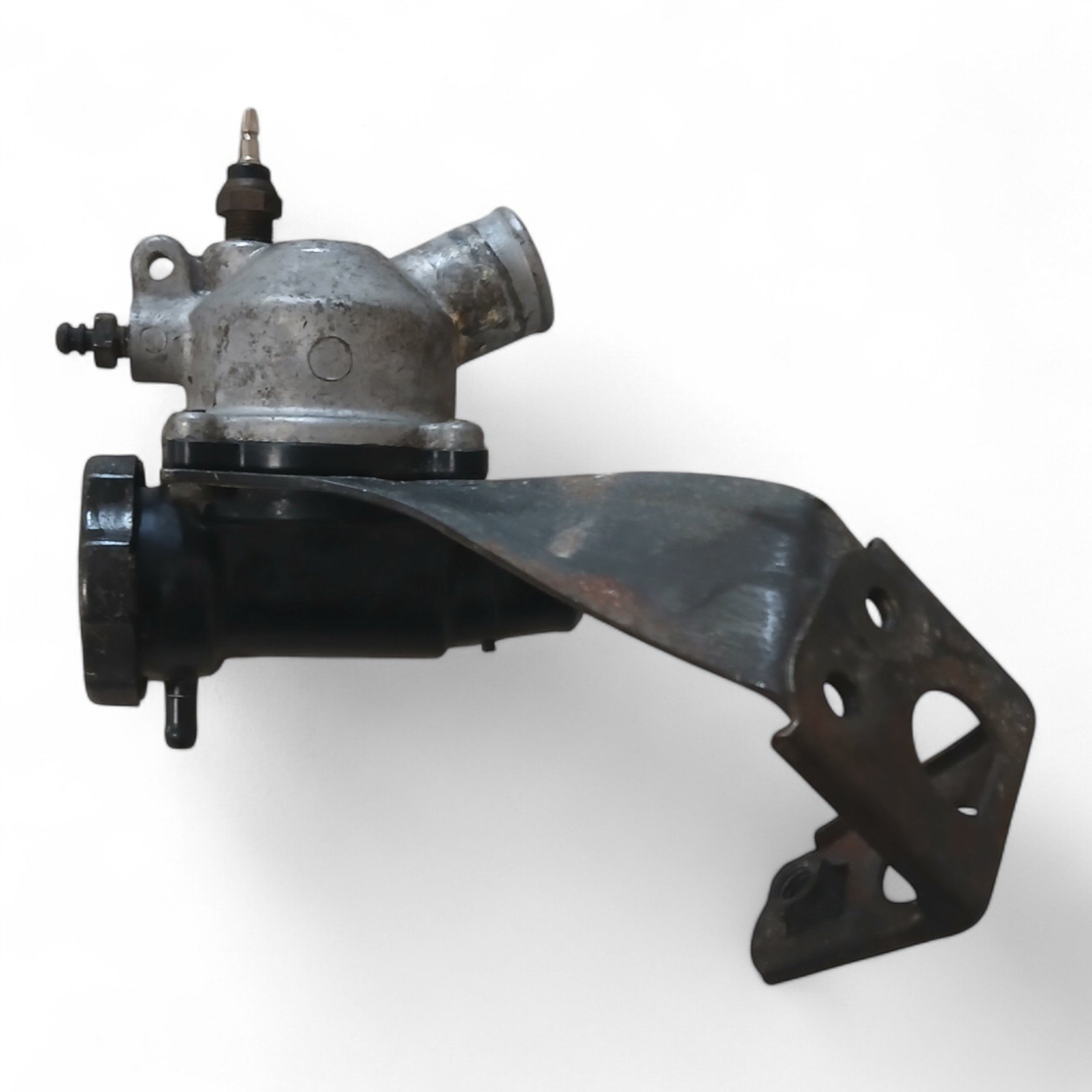 13758_2028129-Photoroom.jpg Kawasaki ZX600E ZZR6 600 1993 Thermostat Housing with Bracket OEM - Image 1