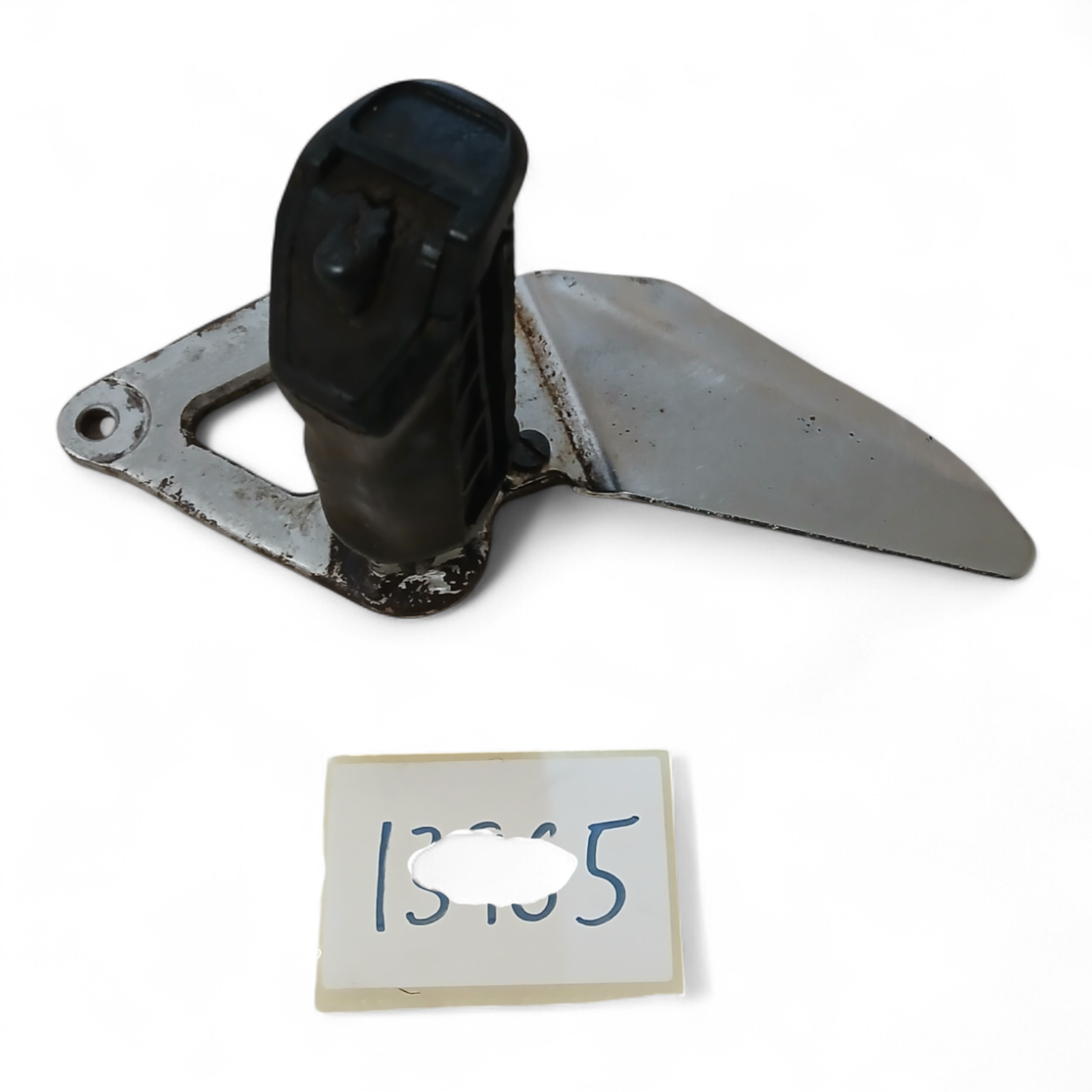 13965_2028129-Photoroom.png Suzuki GS 500 500 1995 Front Left Footrest / Foot Peg with Heel Guard OEM - Image 1