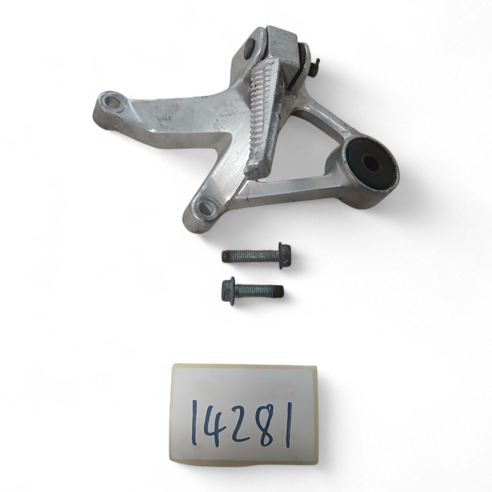 14281_2028129-Photoroom.jpg Yamaha YZF 750 3XV 750 1993> Right Pillion Footrest Peg Hanger OEM - Image 1