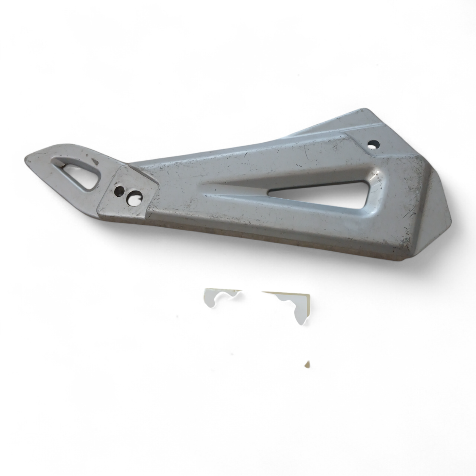 15179_2028129-Photoroom.png Suzuki EN 125 125 2003> Right Footpeg Hanger OEM CJ-3R - Image 1