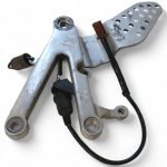 Yamaha YZF R1 1000 2000 Front Right Footrest Peg Bracket OEM - Image 2