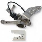 Yamaha YZF R1 1000 2000 Front Right Footrest Peg Bracket OEM - Image 5