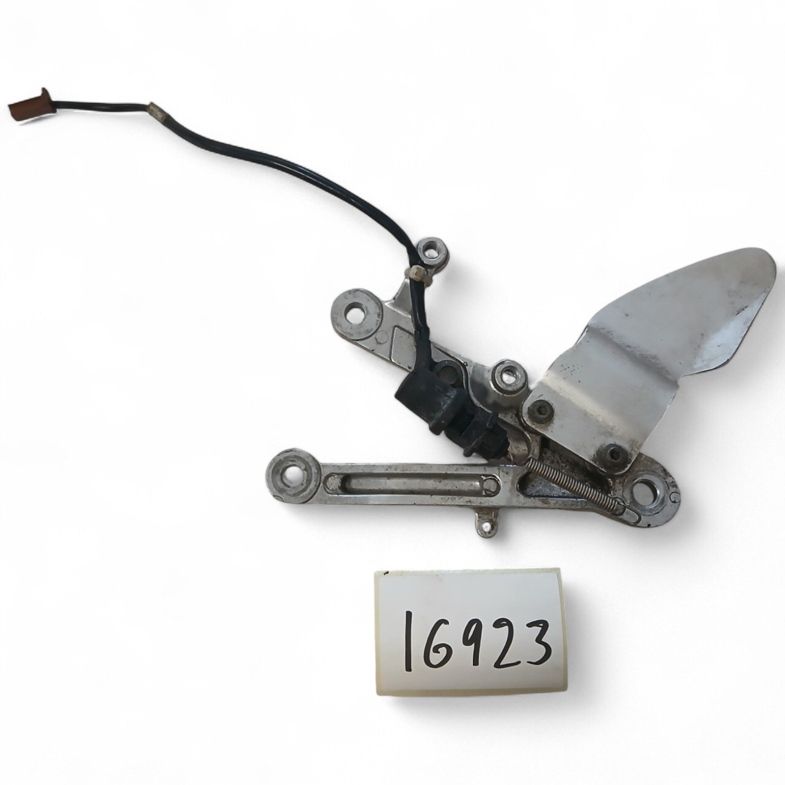 16923_2028129.jpg Yamaha YZF R1 1000 1998-1999 Front Right Footrest Bracket OEM - Image 1