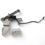 Yamaha YZF R1 1000 1998-1999 Front Right Footrest Bracket OEM - Image 3